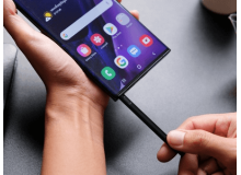 Samsung Galaxy S22 Ultra з вбудованим стилусом на перших рендера