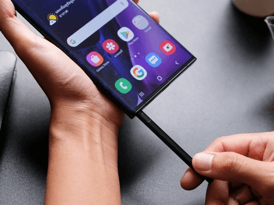 Samsung Galaxy S22 Ultra із вбудованим стілусом на перших рендерах