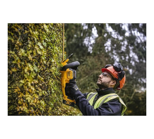 Кусторез DeWALT 18 В, 5Ah, длина ножа 55 см, диаметр веток 25 мм (DCMHT563P1)