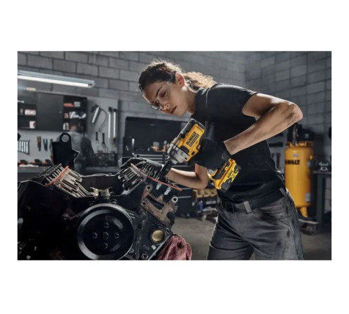 Гайковерт DeWALT ударный 18 В XR Li-lon, 2x5Ah, бесщеточный, 812 Нм, TSTAK (DCF892P2T)