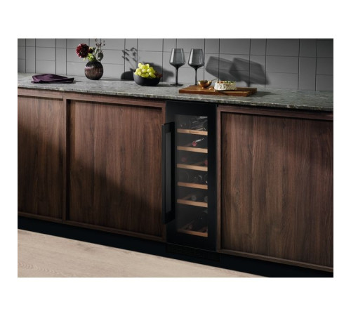  Холодильник Electrolux EWUS020B5B 